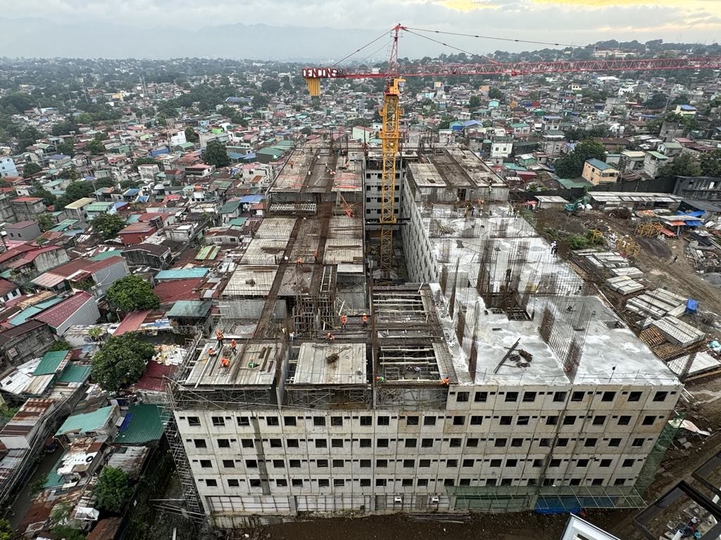 Urban Deca Homes Commonwealth under construction in Quezon City, with a Dencons tower crane on site